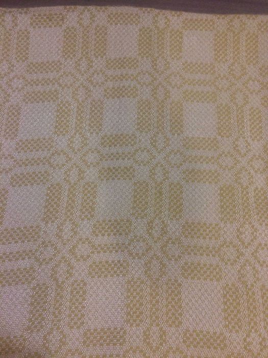 Карета бродирани 18 броя - различни размери и покривка за легло жакардова 1 брой