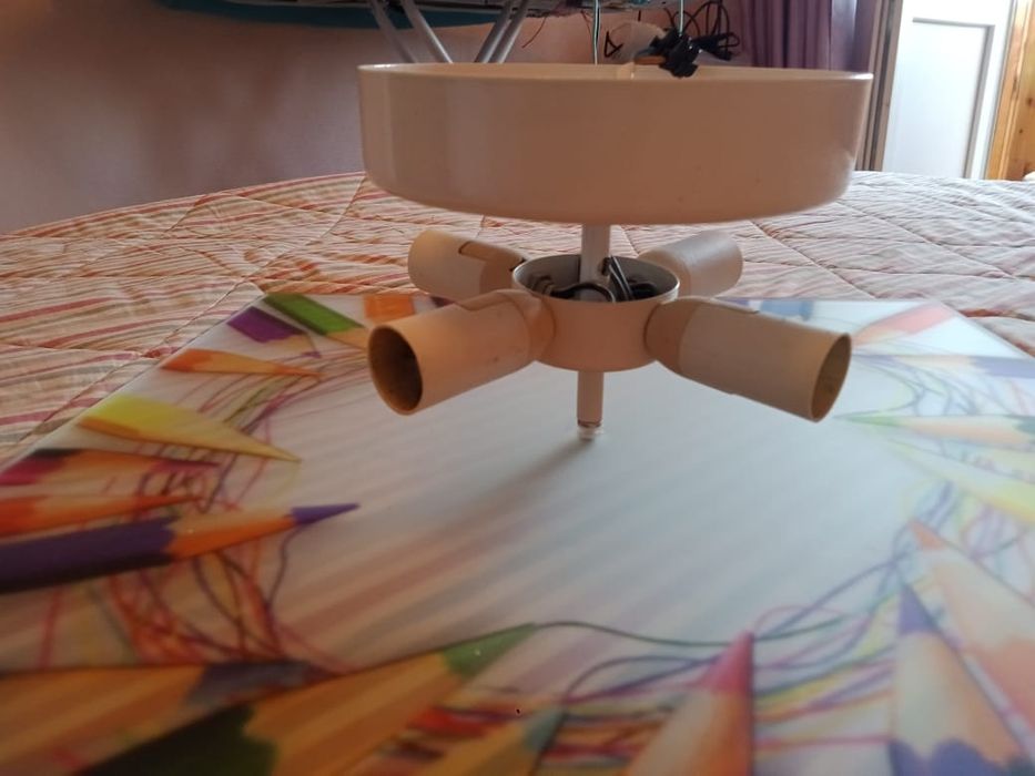 Продам люстру для детской