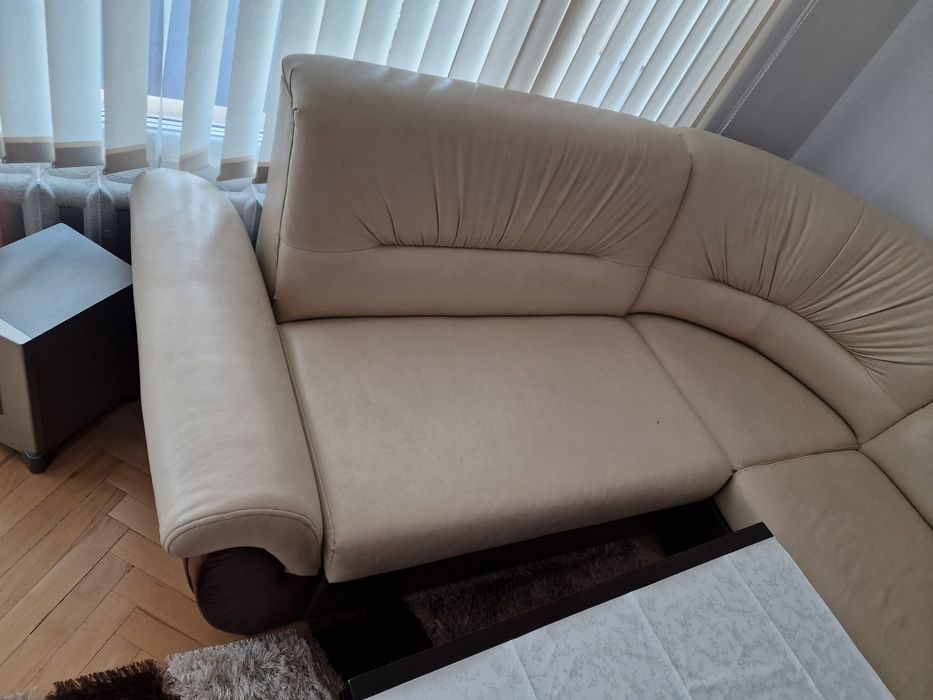 Ъглов кожен диван