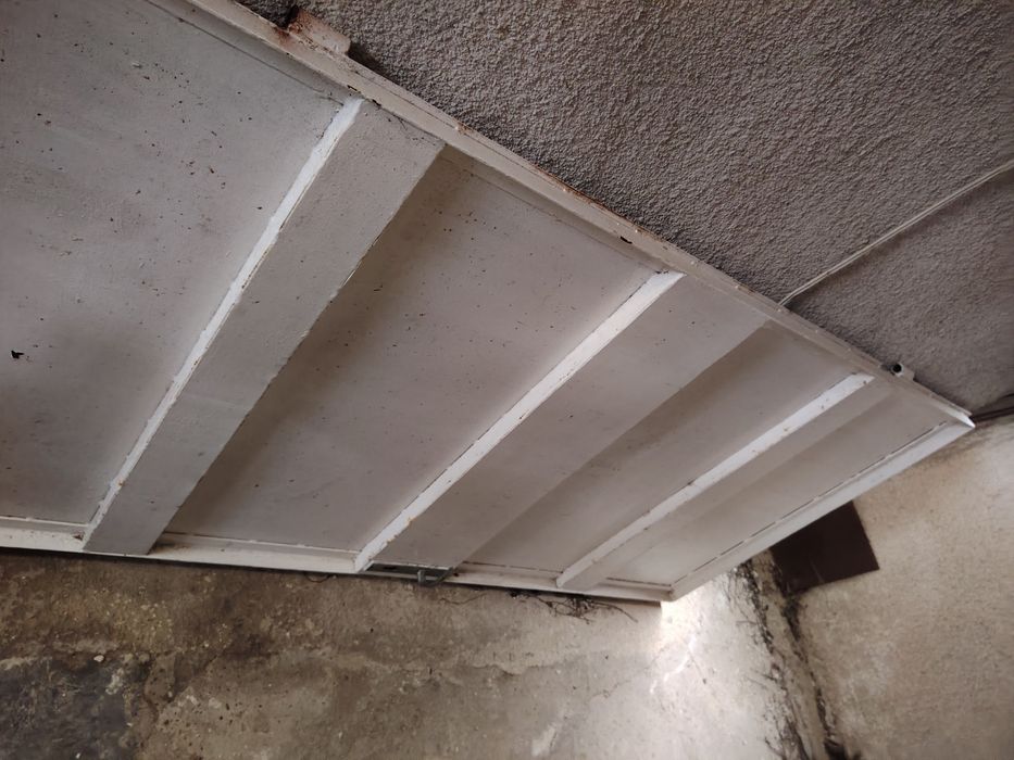 Метална врата и каса