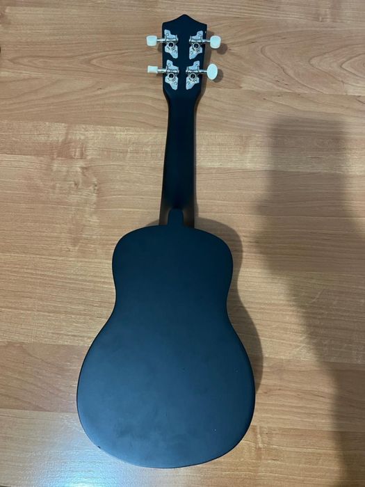 Укулеле маленьки гитара