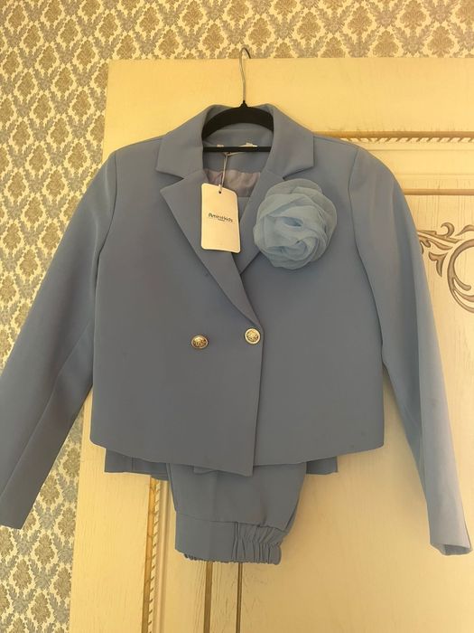 женский костюм голубой