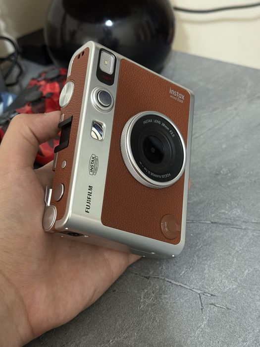 Гибридный инстакс Fujifilm Instax Mini Evo Brown