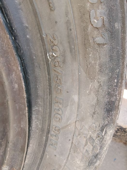 Продам на запаску диск с покрышком