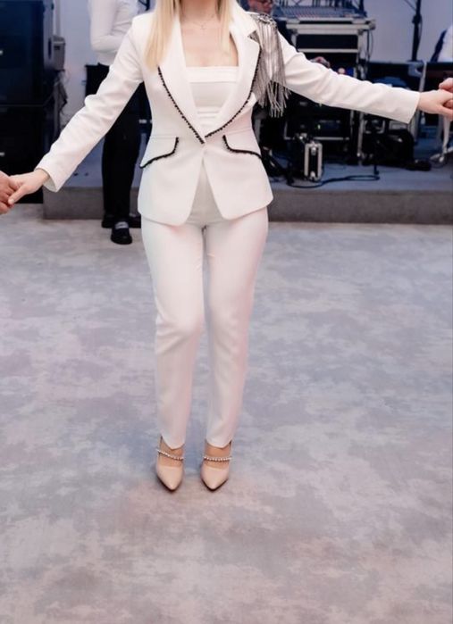 Costum elegant alb