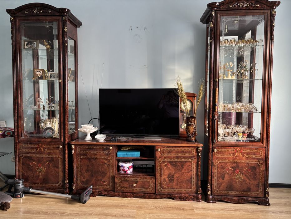 Продам мебель в  гостиную горки тумба