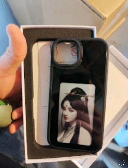 Husa iPhone 15 cu display