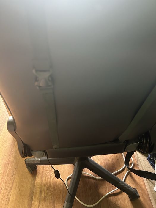 Scaun gaming genator