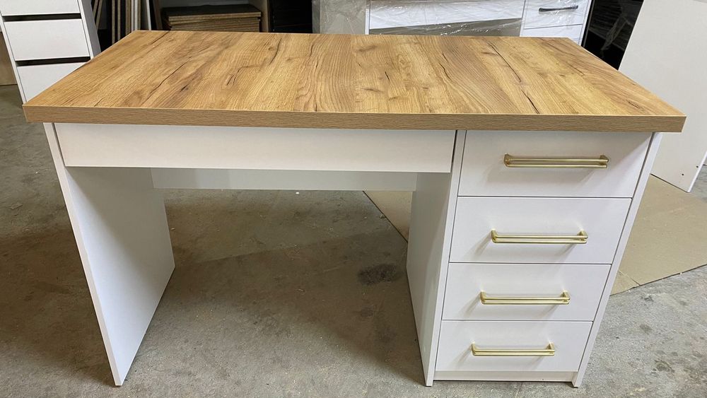 Столы компьютерные,  письменные.