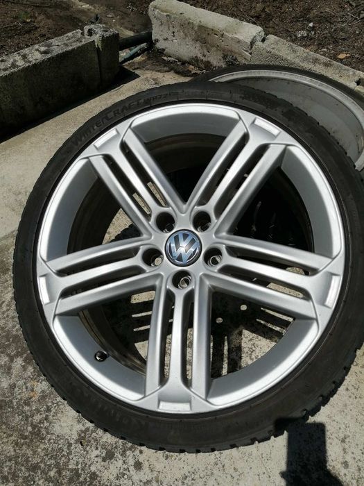 Продавам джанти със зимни гуми. 235/35/19  5/112 /57.1