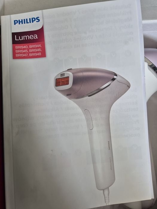 Фотоепилатор Philips Lumea BRI947