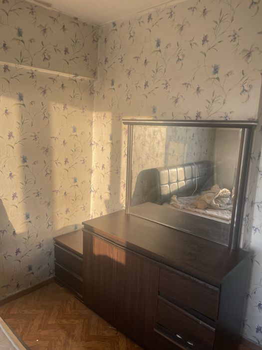 Трюмо большой в хорошем состояние на счет цены договоримся