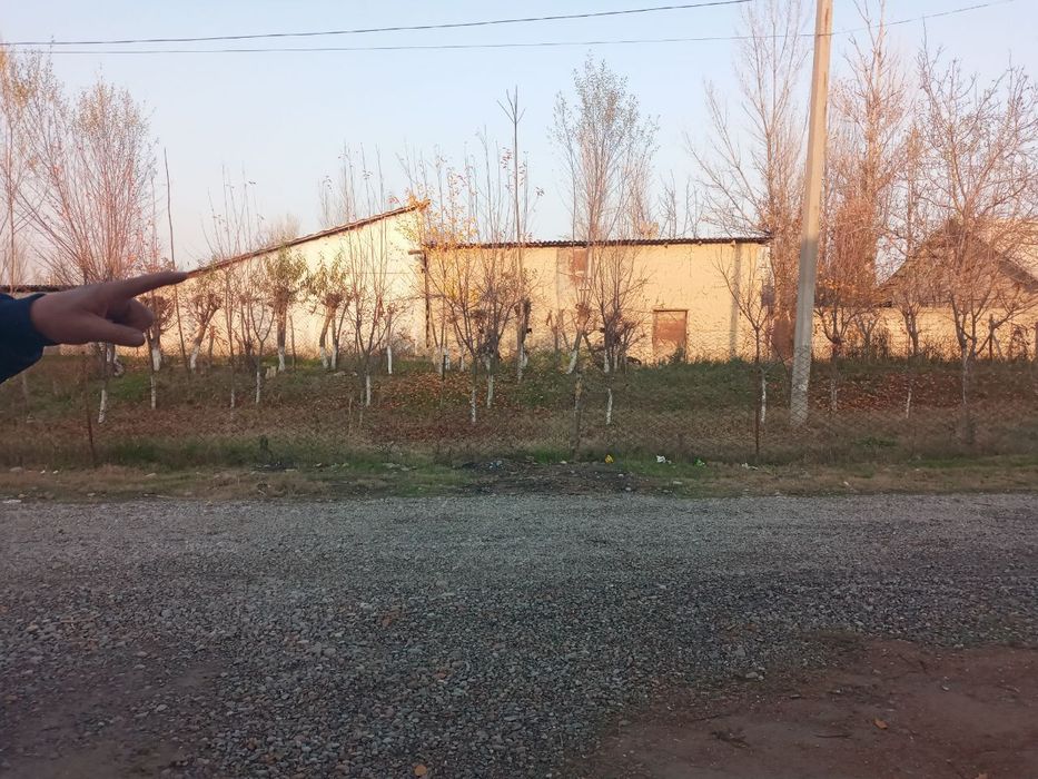 Уй жой срочна сотилади.