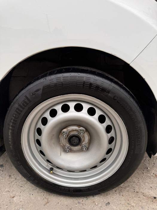 15 sery cobilt qoqon sotiladi  2 ta balon tiwi pasro 2 tasi yaxw 2