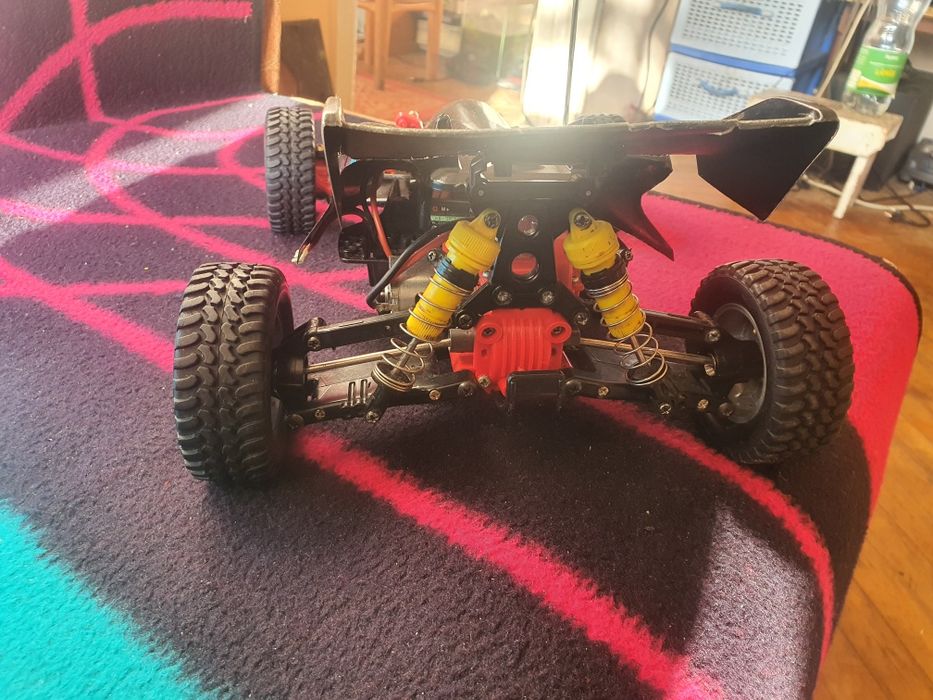 se vinde automodel tamya manta ray 4wd