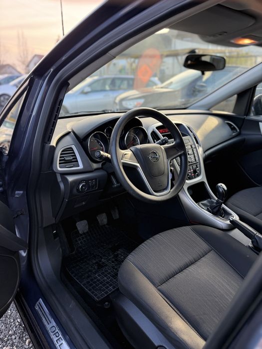 Opel Astra J  / 2010 / benzina / euro 5 / credit / rate /