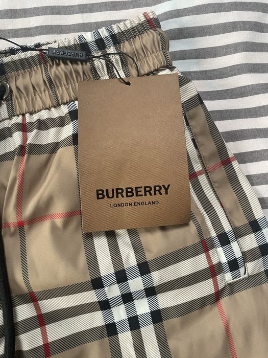Pantaloni scurti burberry marimea M