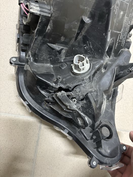 Фара тайота рав 4