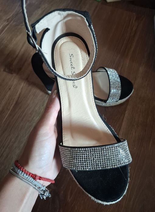 Дамски сандали на платформа