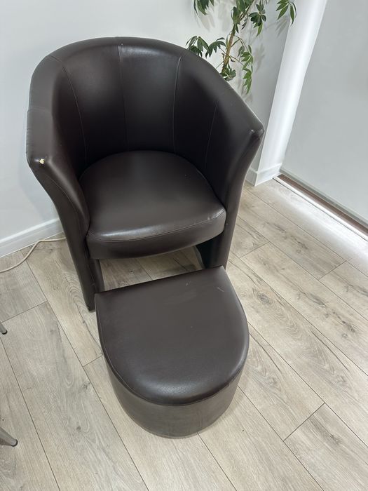 Стол с табуретка