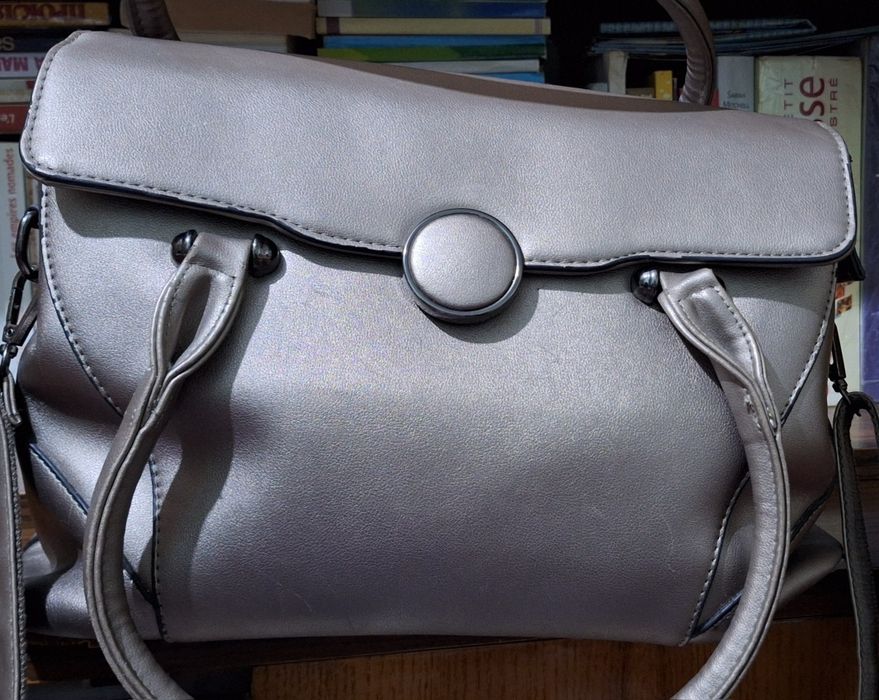 Продаю сумки хорошие состояние  Sumka sotaman sifati alo narxi 100000