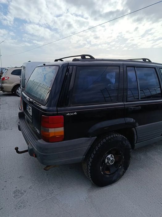 Dezmembrez Jeep Grand Cherokee ZJ 5.2v84.0 benzina,2,5d
