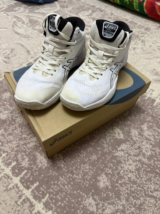 Спортивная кроссовка