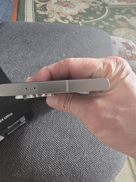 Сасмсунг галакси s24 ультра.