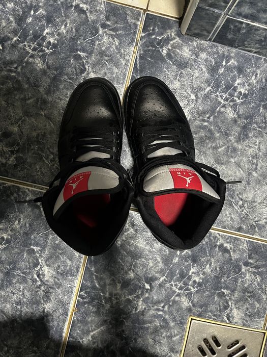 Jordan 1 Mid Reflectorizanți