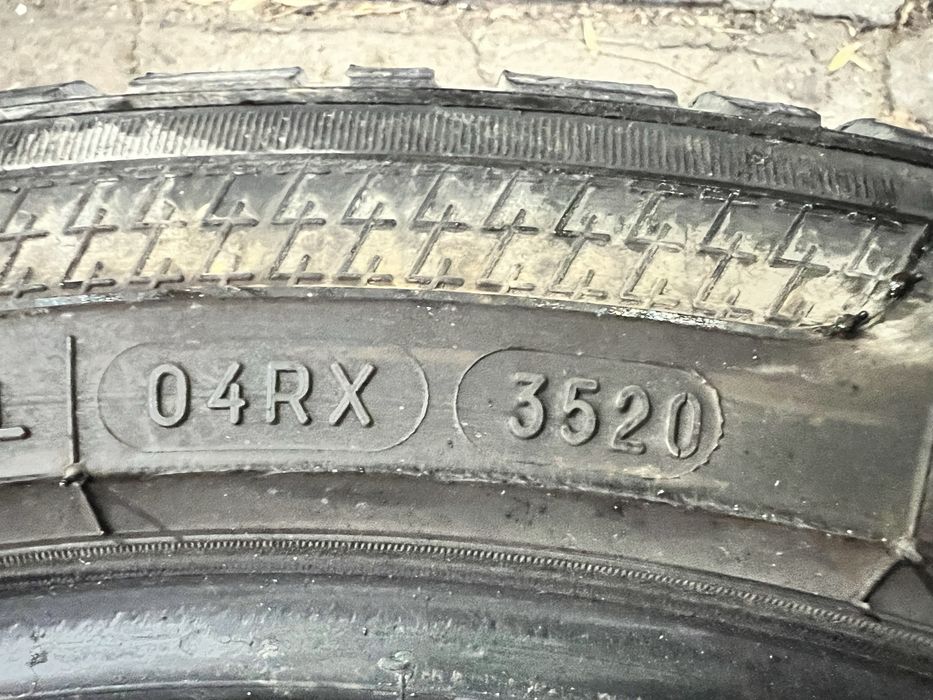 2бр всесезонни гуми 235-45-18
