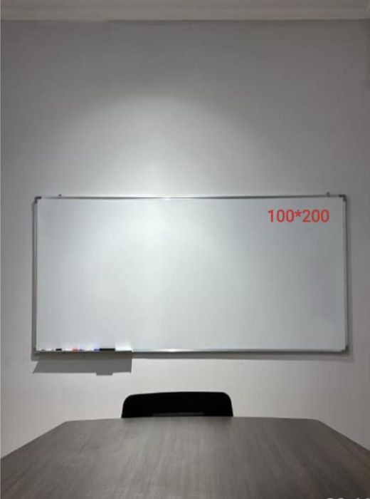 Маркерная доска новая но с небольшими повреждениями 1х2 метра