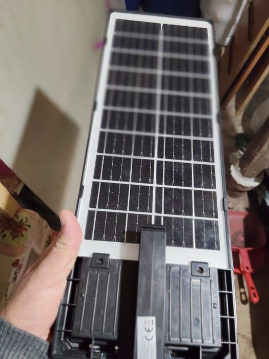 Vând lampă solară