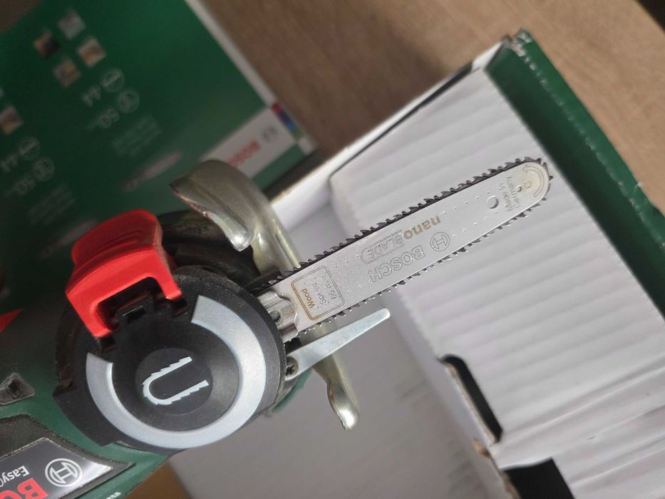 Ferăstrău cu baterie Bosch EasyCut 12 (fără baterie, tehnologie NanoBlade, sistem de 12 volți, în cutie)