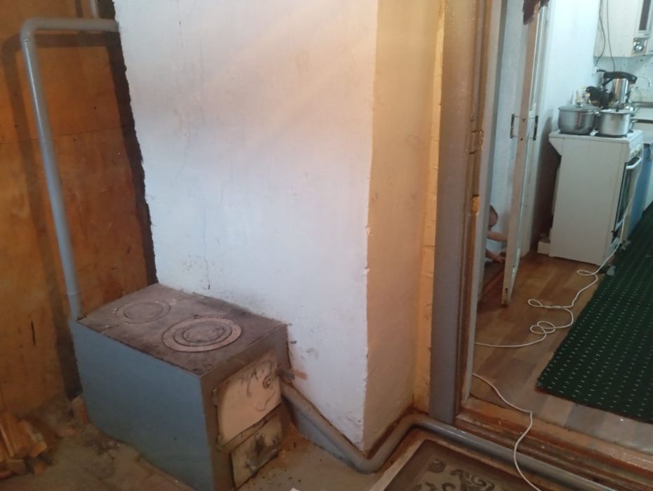 Продам дом на восточных дачах у дороги.