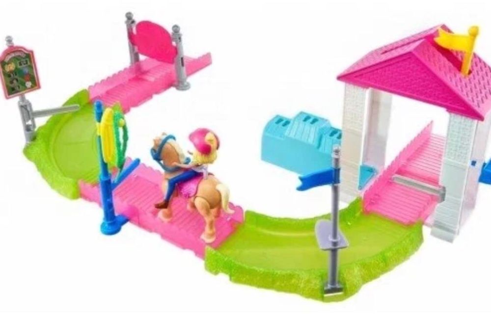 Четыре набора Барби в движении