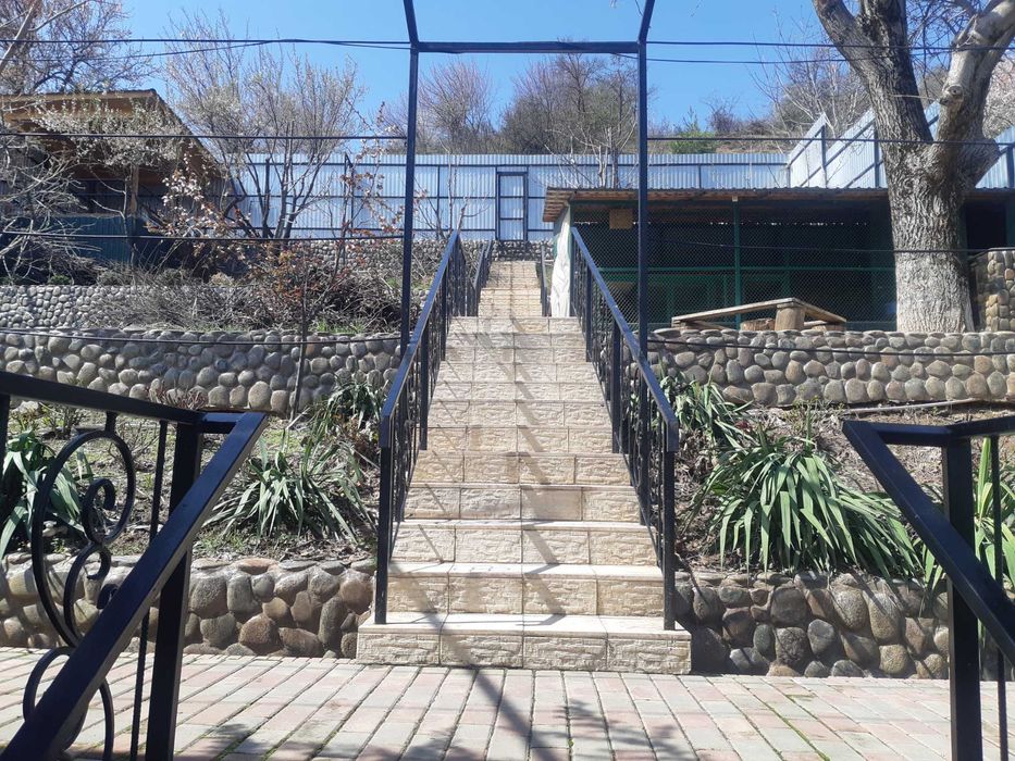 Чарвак,Хумсан Продаётся дача 8 соток, 4 комнаты