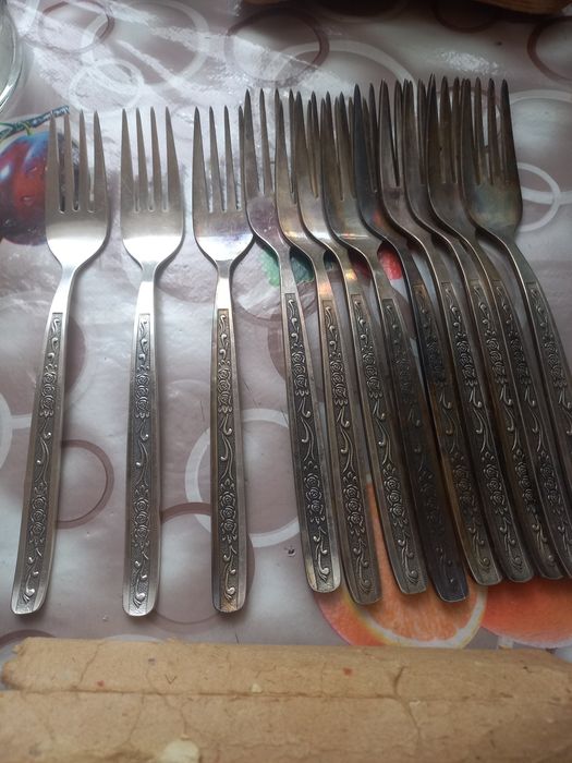 Продам коллекционый набор столовых мельхированых вилок 12 шт.