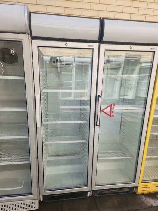 Vetrina xaldilnok muzlatgich sotiladi