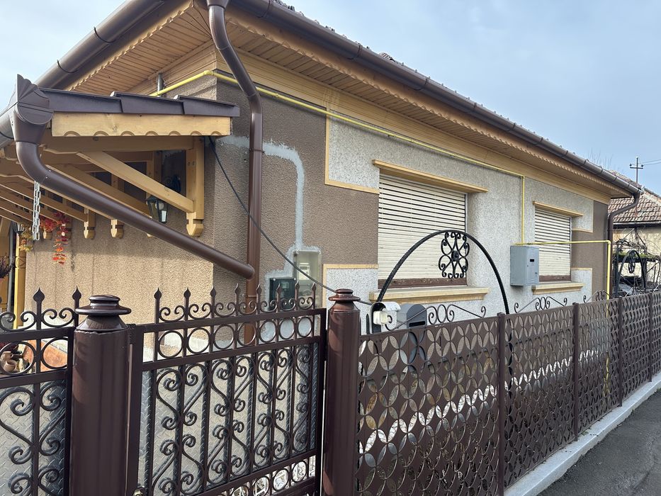 Vănd casă cu 2 camere