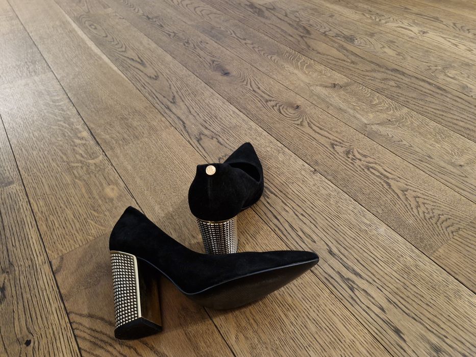 Велурени обувки Guess