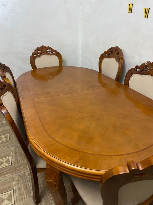 Срочно продам стол и 6 стульев