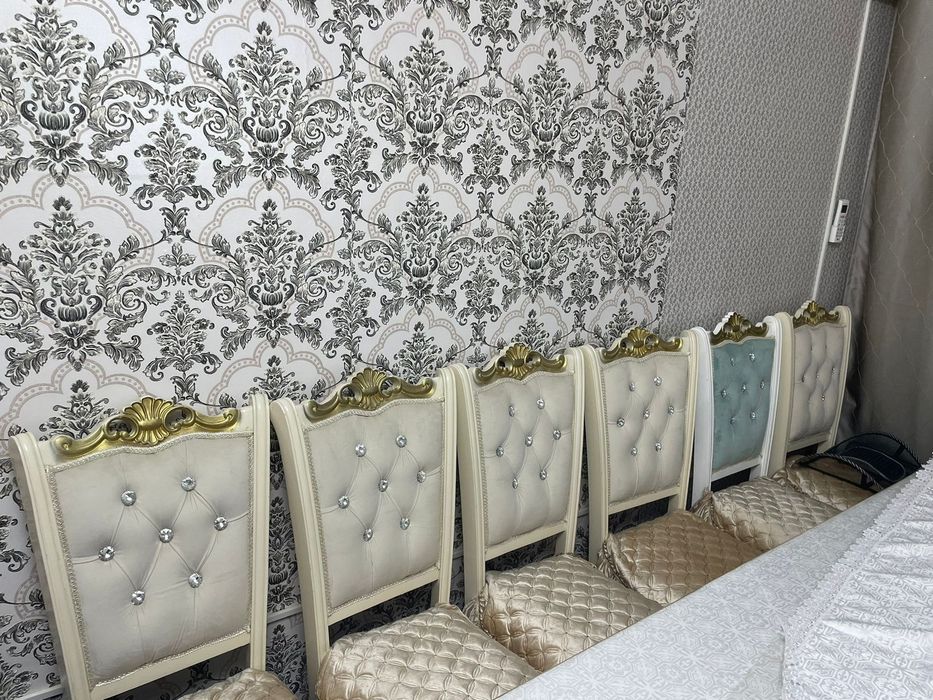 Продается стол со стулями