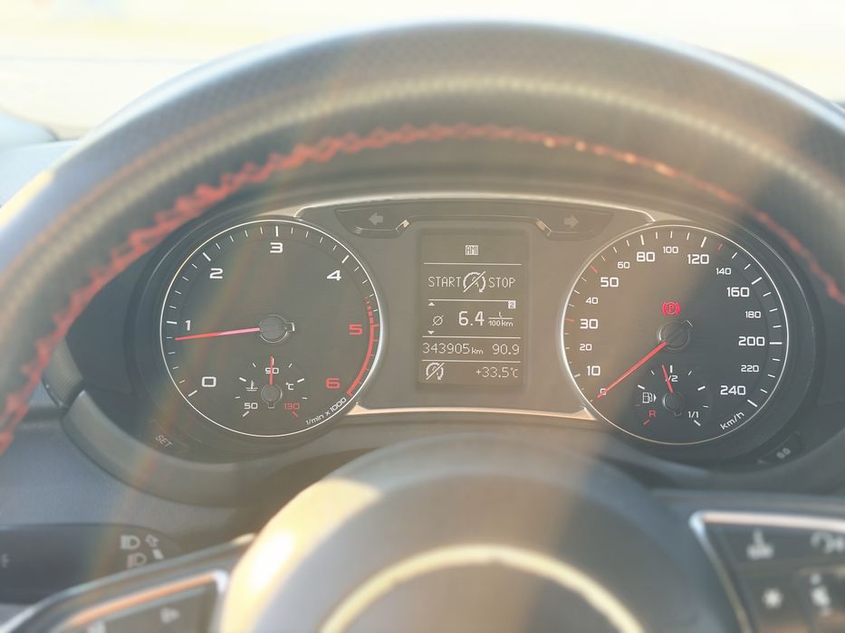 Audi A1 1.6 TDI 2011 | Bi-Xenon | CarPlay/Android Auto | Scaune Încalzite | Ambreiaj Schimbat