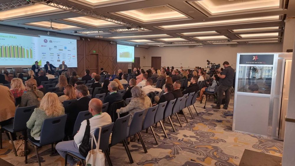 Кабина за превод. Система за симултанен превод. Озвучаване под наем.