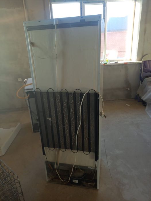 Холодильник б/у.