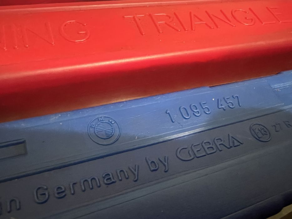 АВТО аптечки и триъгълници - AUDI , BMW , HONDA , RENAULT , SAAB