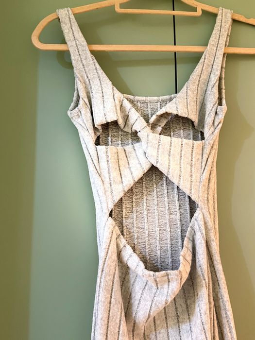 Сива дълга рокля с цепка