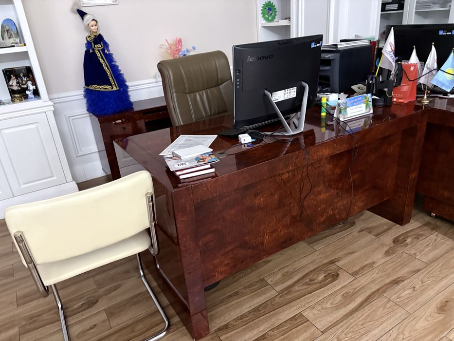 Продам столы + консоль + тумбочка