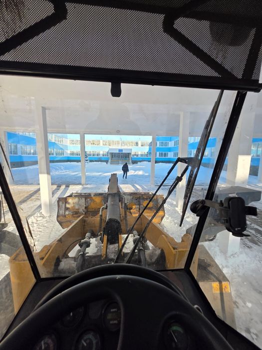 Вывоз снега погрузчик самосвал