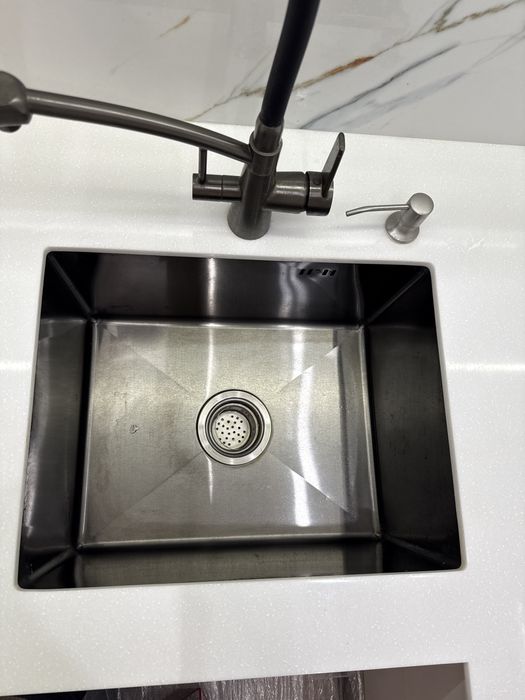 Мойка в кухню стальная